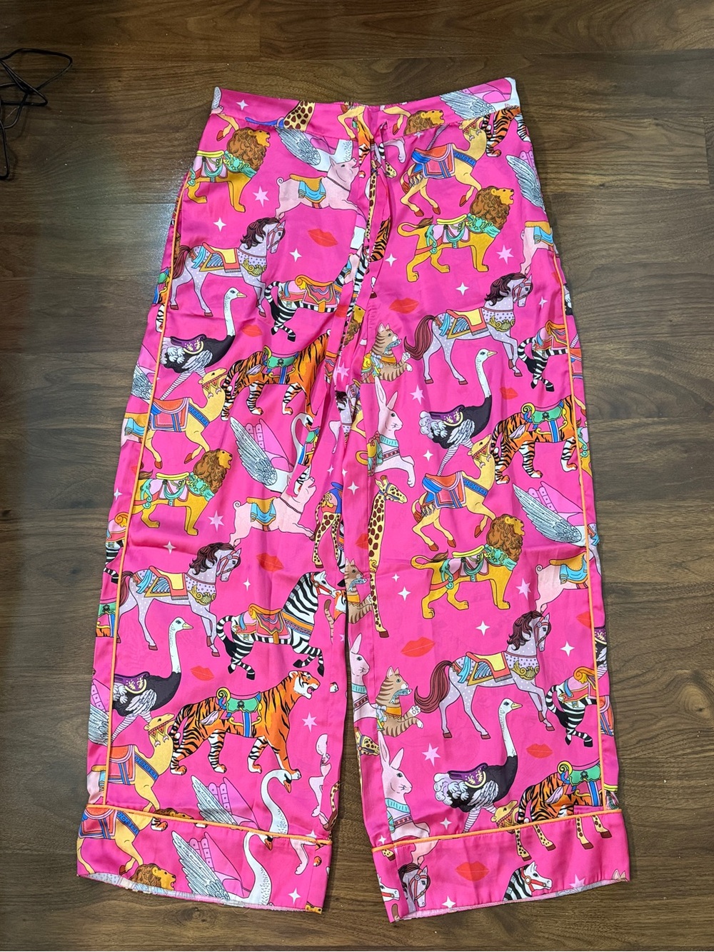 Karen Mabon Silky Satin Pajama Set Pink Animals Carousel - Picture 7 of 9